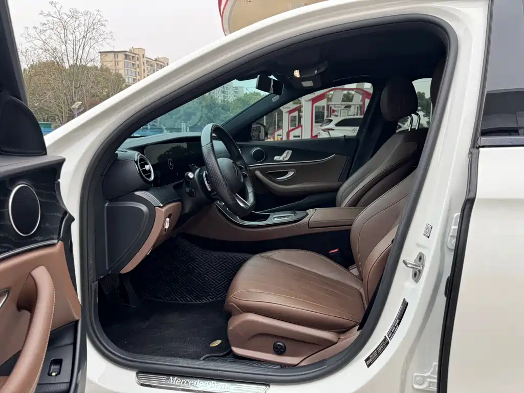 Mercedes-Benz E-Class 2022 — фото 10