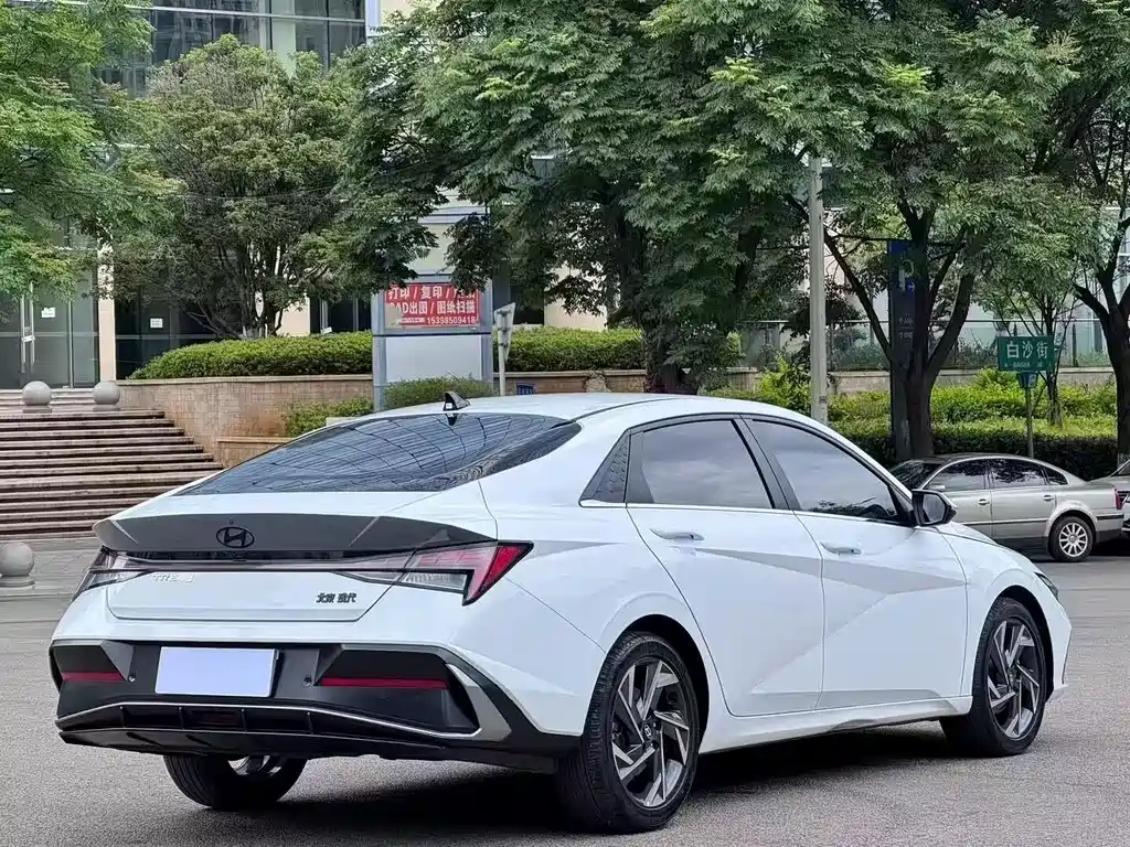 Hyundai Elantra 2024 — фото 9