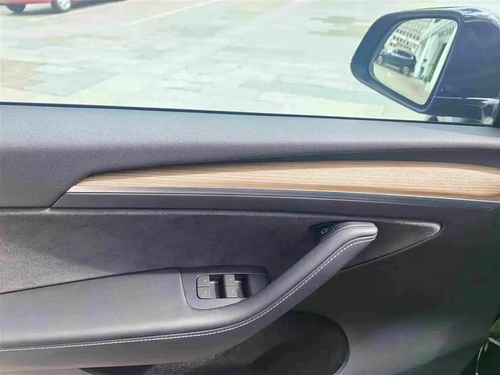 Tesla Model Y 2023 — фото 12