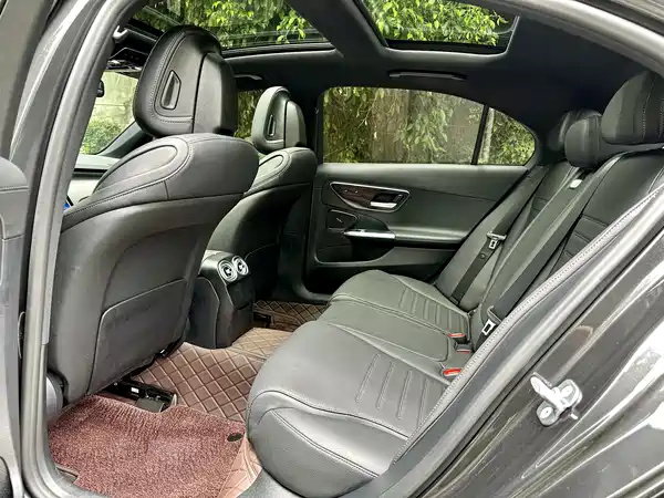 Mercedes-Benz C-Class 2024