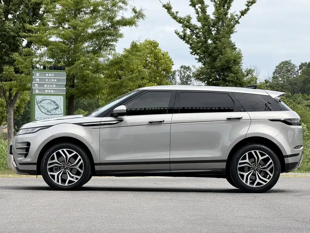 Land Rover Evoque 2023 — фото 17