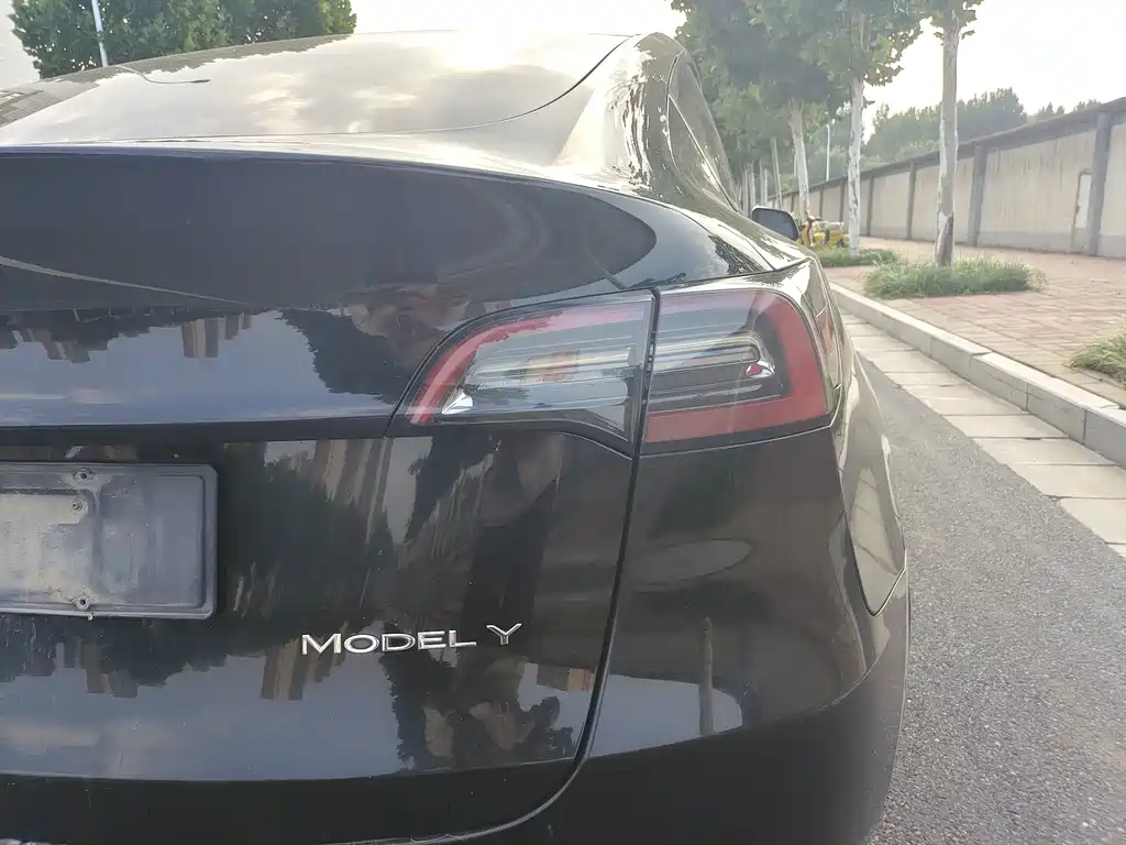 Tesla Model Y 2021 — фото 18