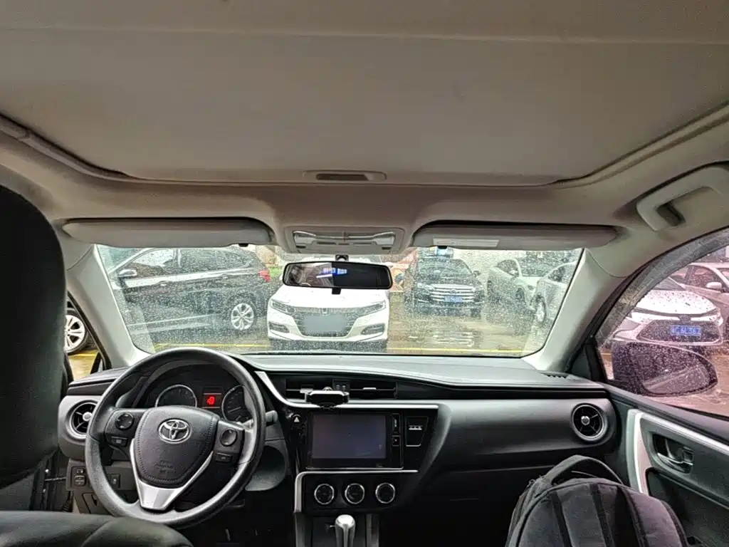 Toyota Corolla 2017 — фото 18