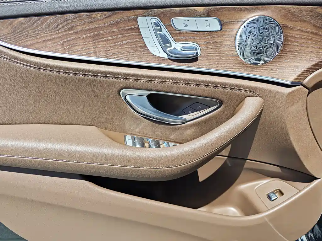 Mercedes-Benz E-Class 2023 — фото 10