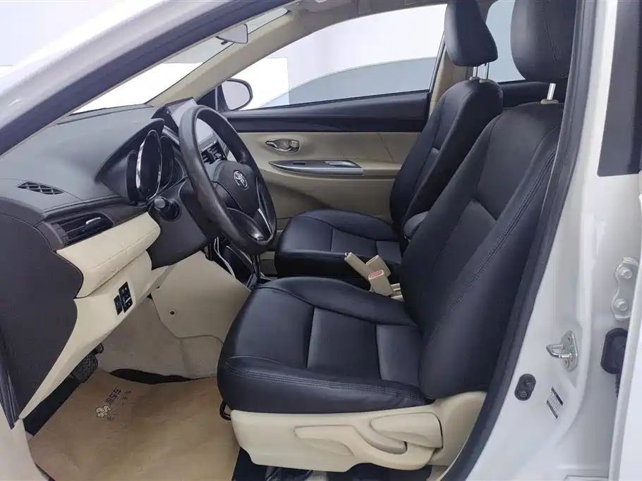 Toyota Yaris L 2015 — фото 9