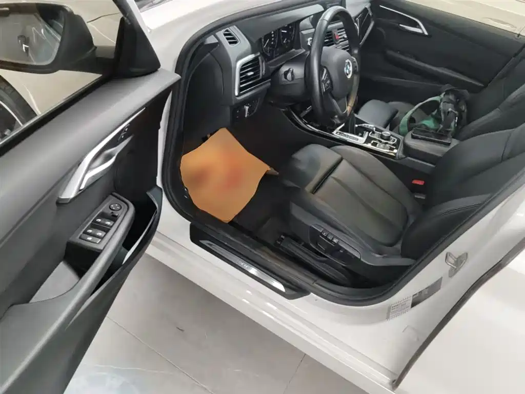 BMW 1 Series 2019 — фото 16