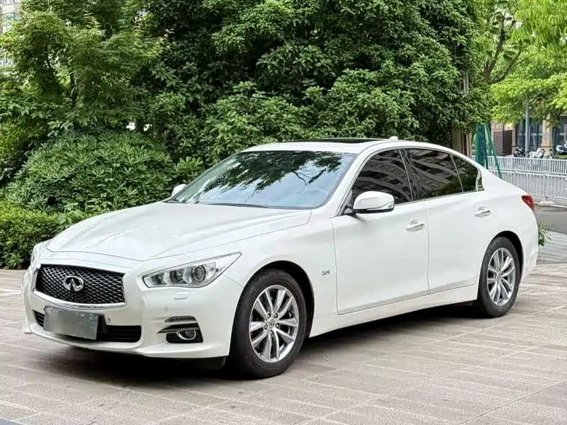 Infiniti Q50 2015