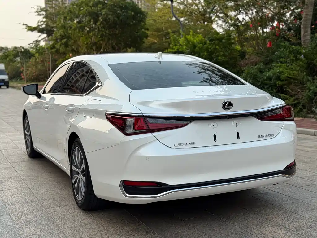 Lexus ES 2019 — фото 5