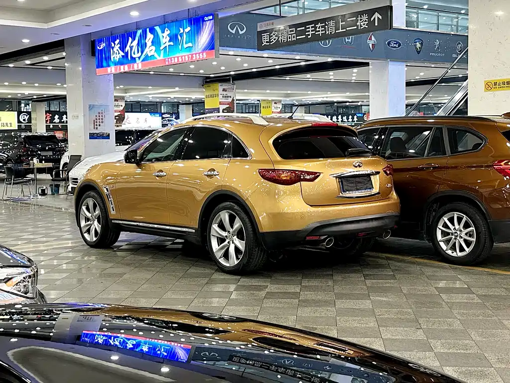 Infiniti QX70 2014 — фото 3