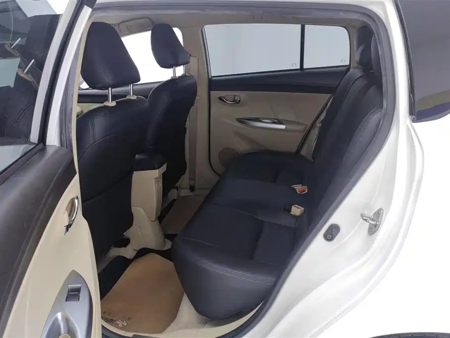 Toyota Yaris L 2015 — фото 11