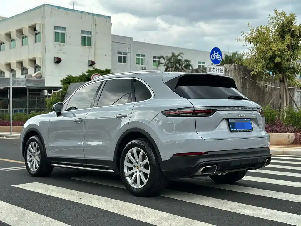 Porsche Cayenne 2018 — фото 8