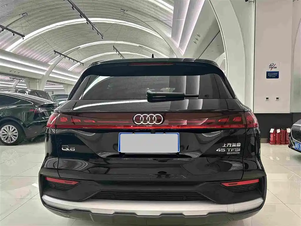 Audi Q6 2025 — фото 17