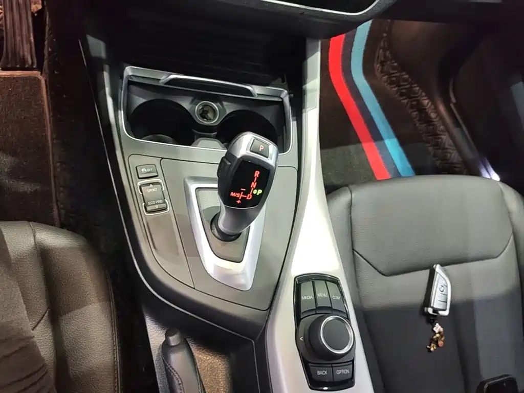 BMW 1 Series 2019 — фото 14