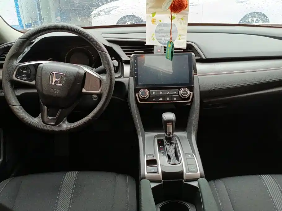 Honda Civic 2018 — фото 12
