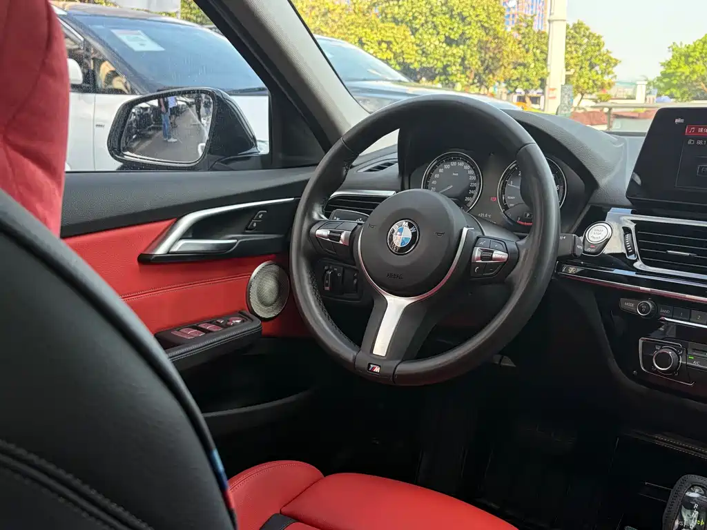 BMW 1 Series 2021 — фото 18