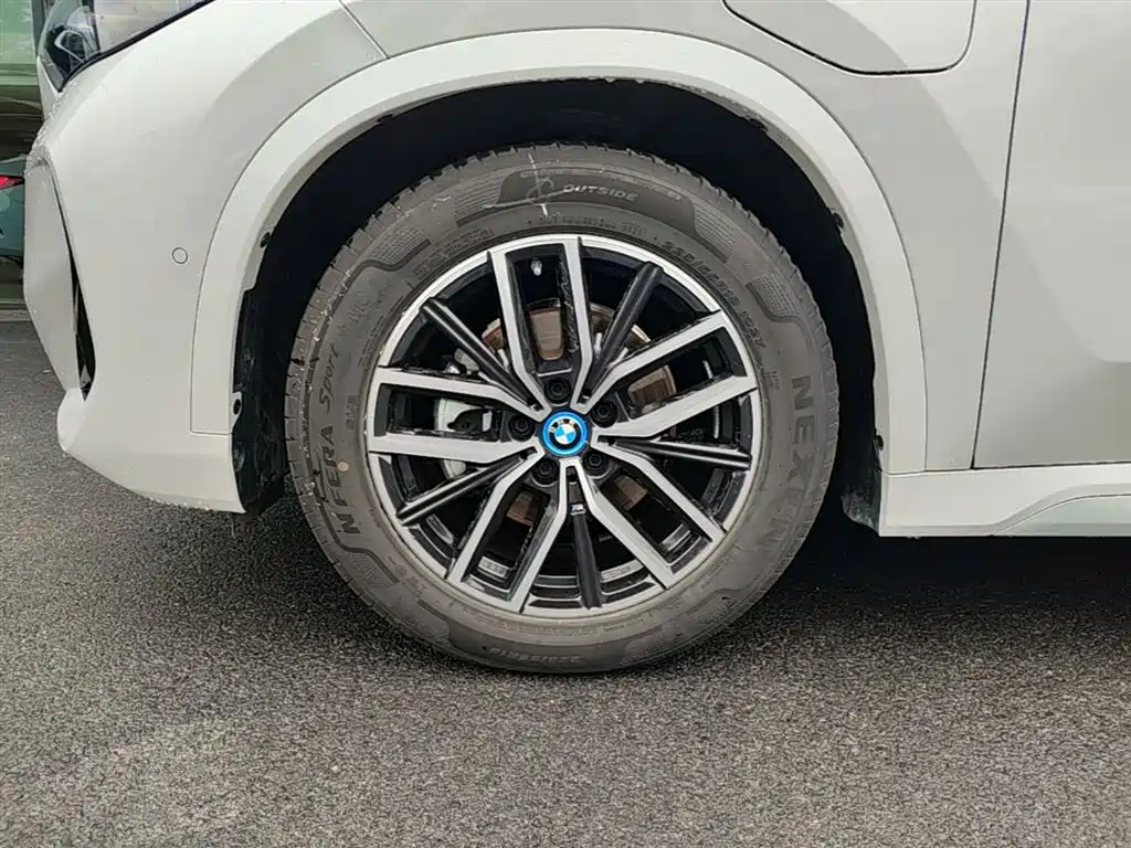 BMW iX1 2025 — фото 25