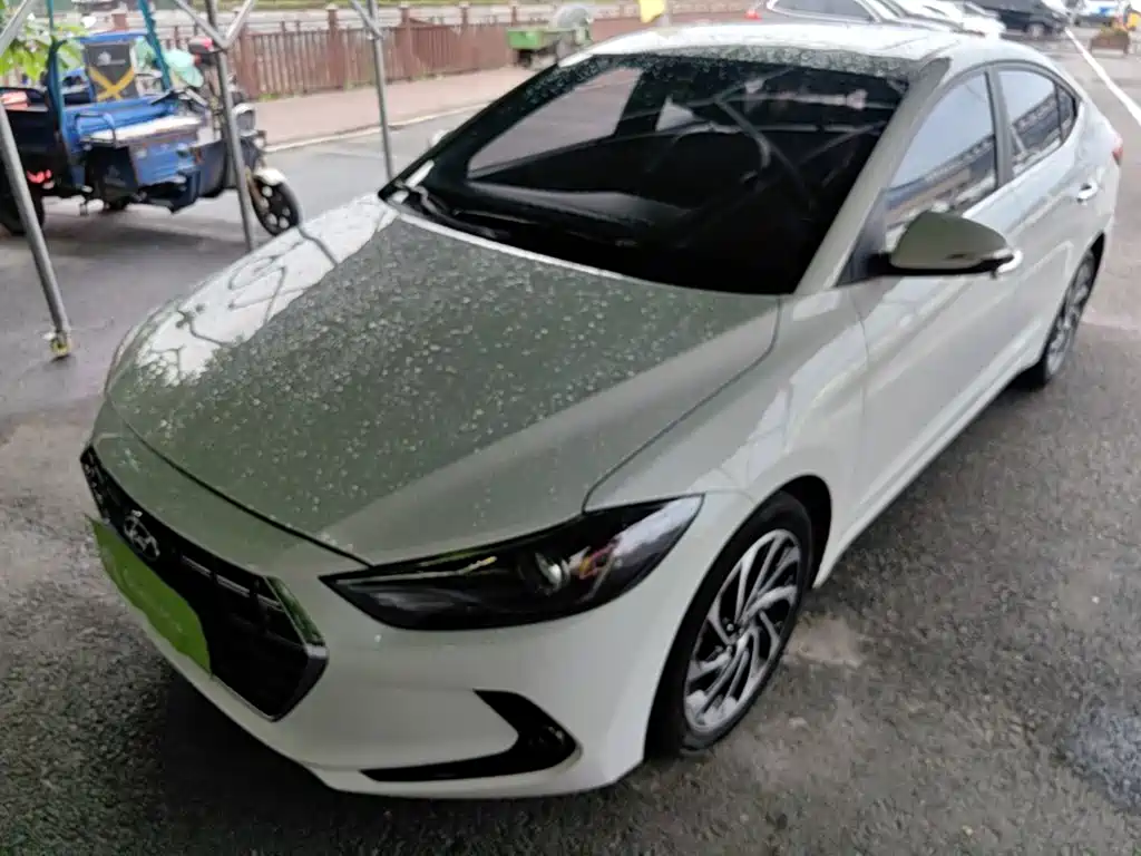 Hyundai Elantra 2020 — фото 1