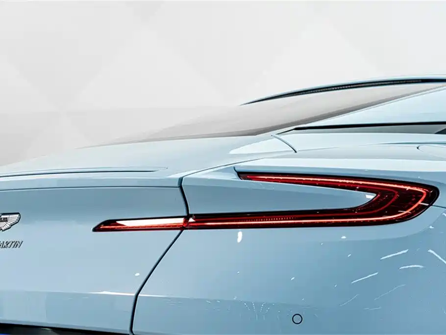 Aston Martin DB11 2019 — фото 8