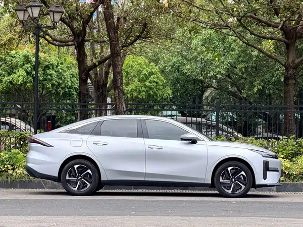 Geely Galaxy L6 2025