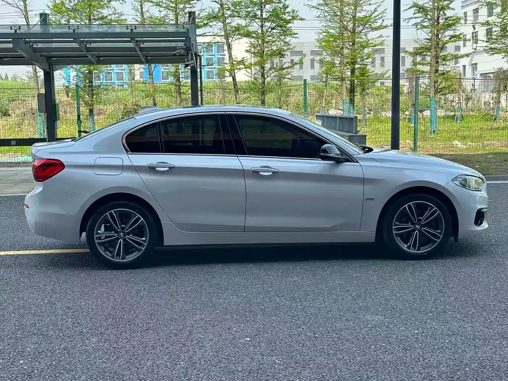BMW 1 Series 2017 — фото 16