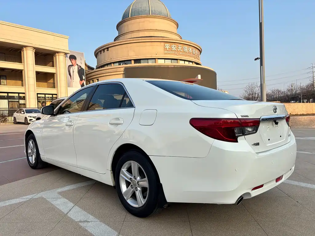Toyota Reiz 2015 — фото 12