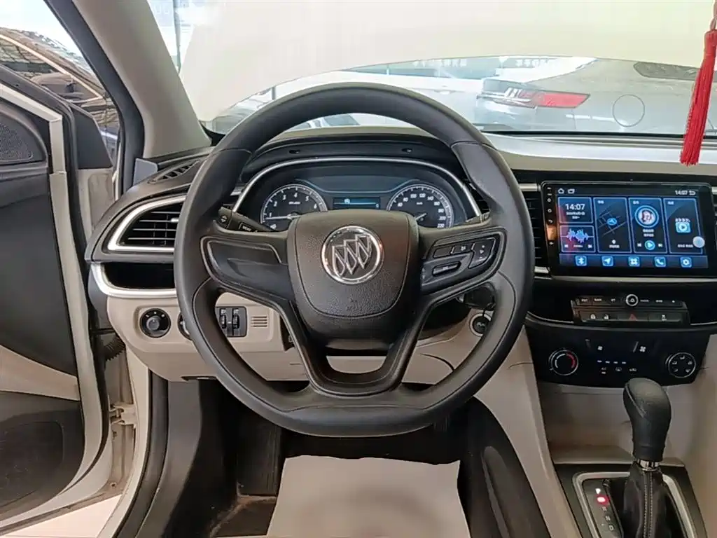 Buick Excelle 2015 — фото 11
