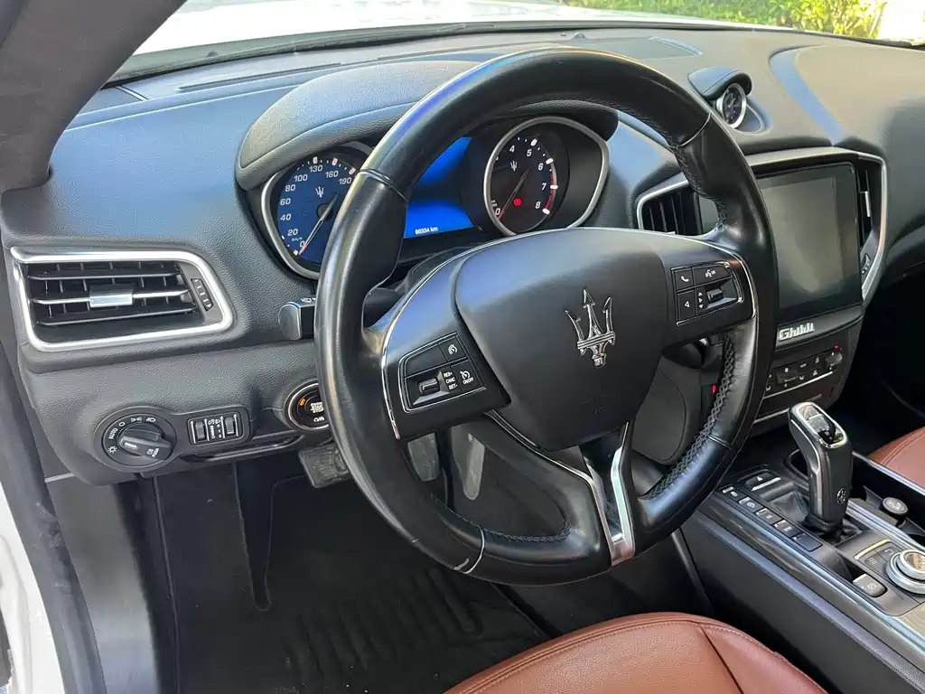 Maserati Ghibli 2020 — фото 11