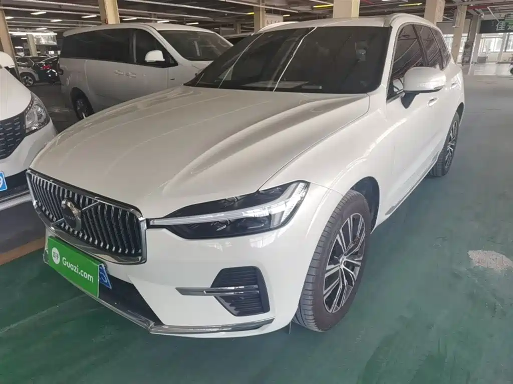 Volvo XC60 2021 — фото 1