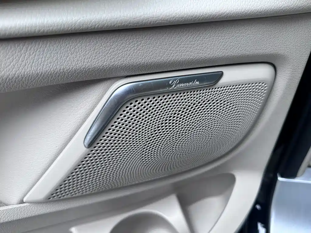 Mercedes-Benz V-Class 2022 — фото 17