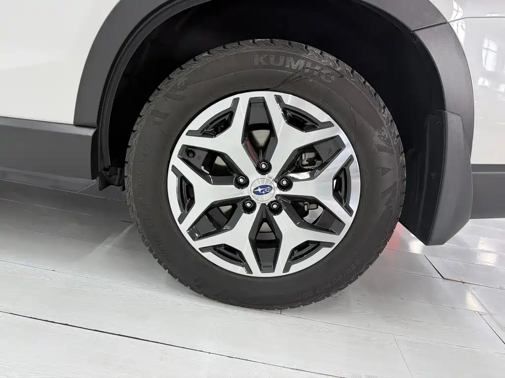 Subaru Forester 2022 — фото 21