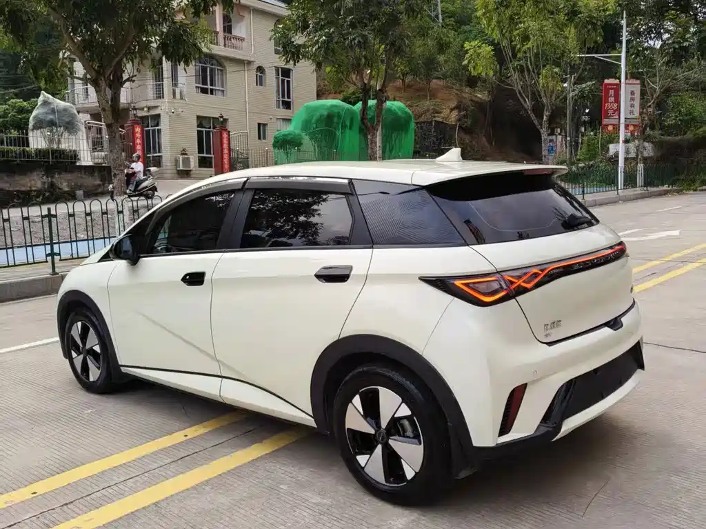 BYD Dolphin 2023 — фото 12