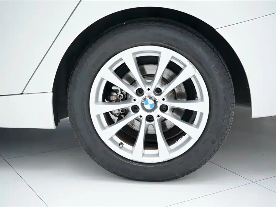 BMW 3 Series GT 2017 — фото 25