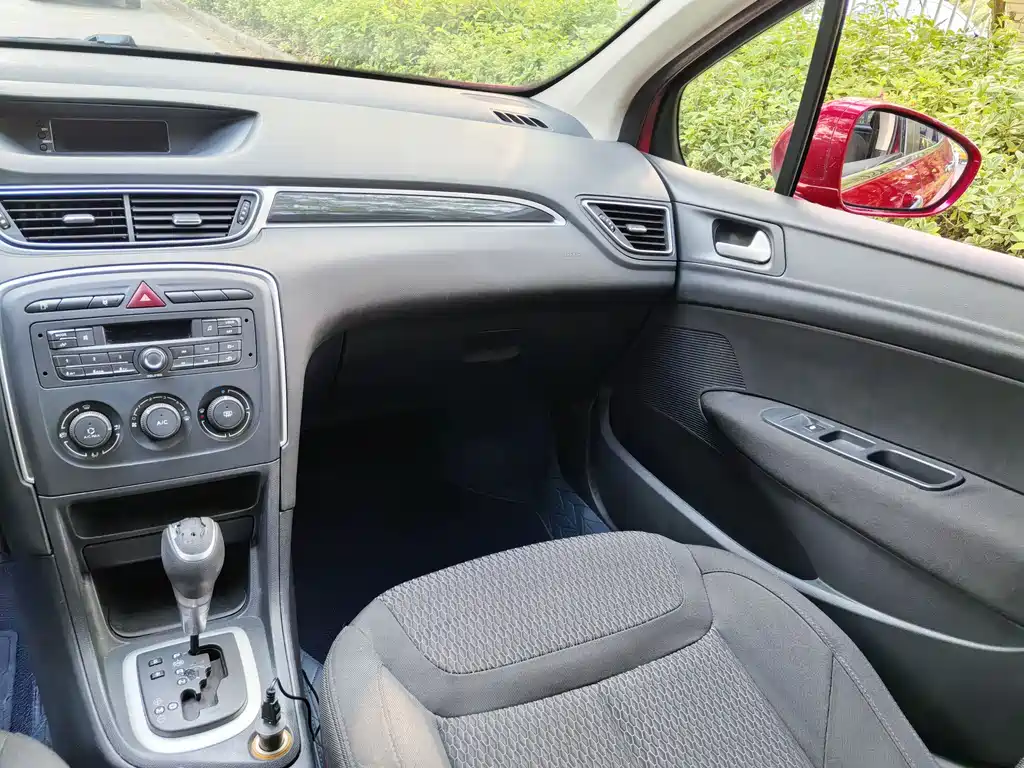 Peugeot 308 2014 — фото 10
