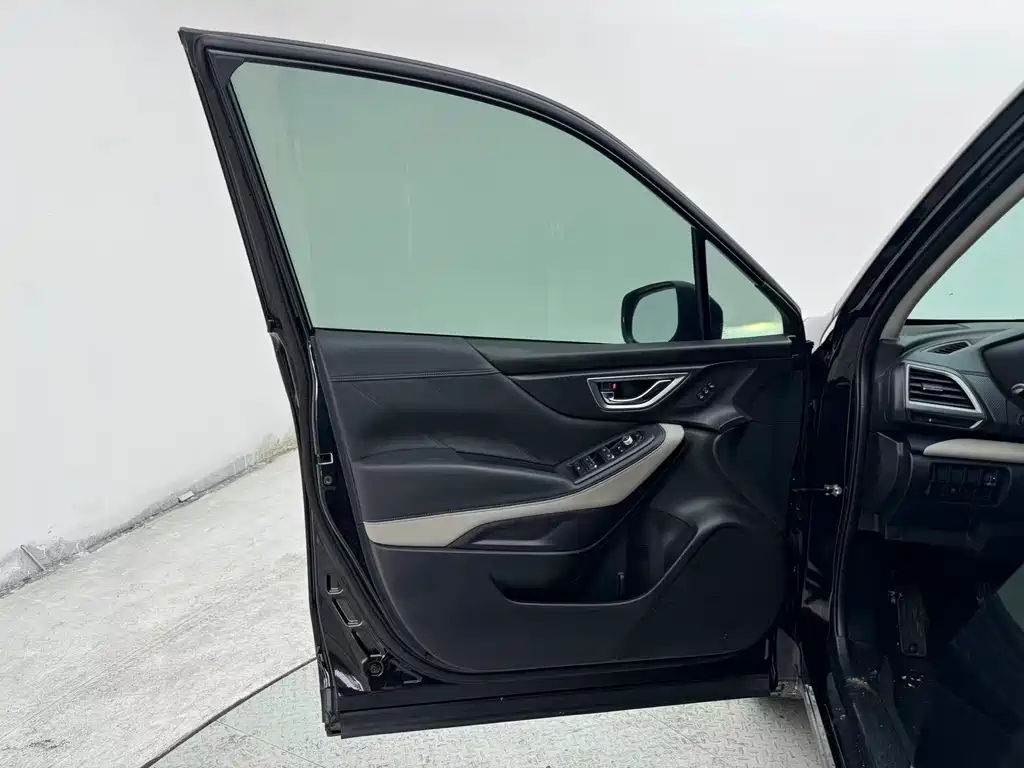Subaru Forester 2022 — фото 10