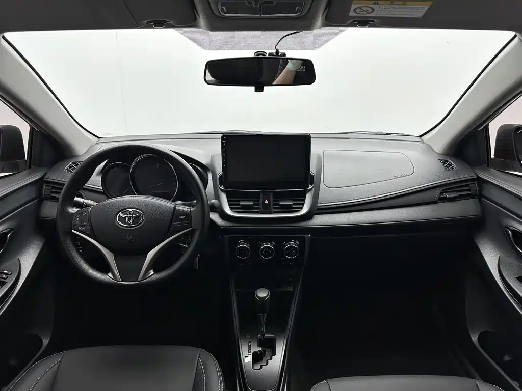 Toyota Yaris L 2022