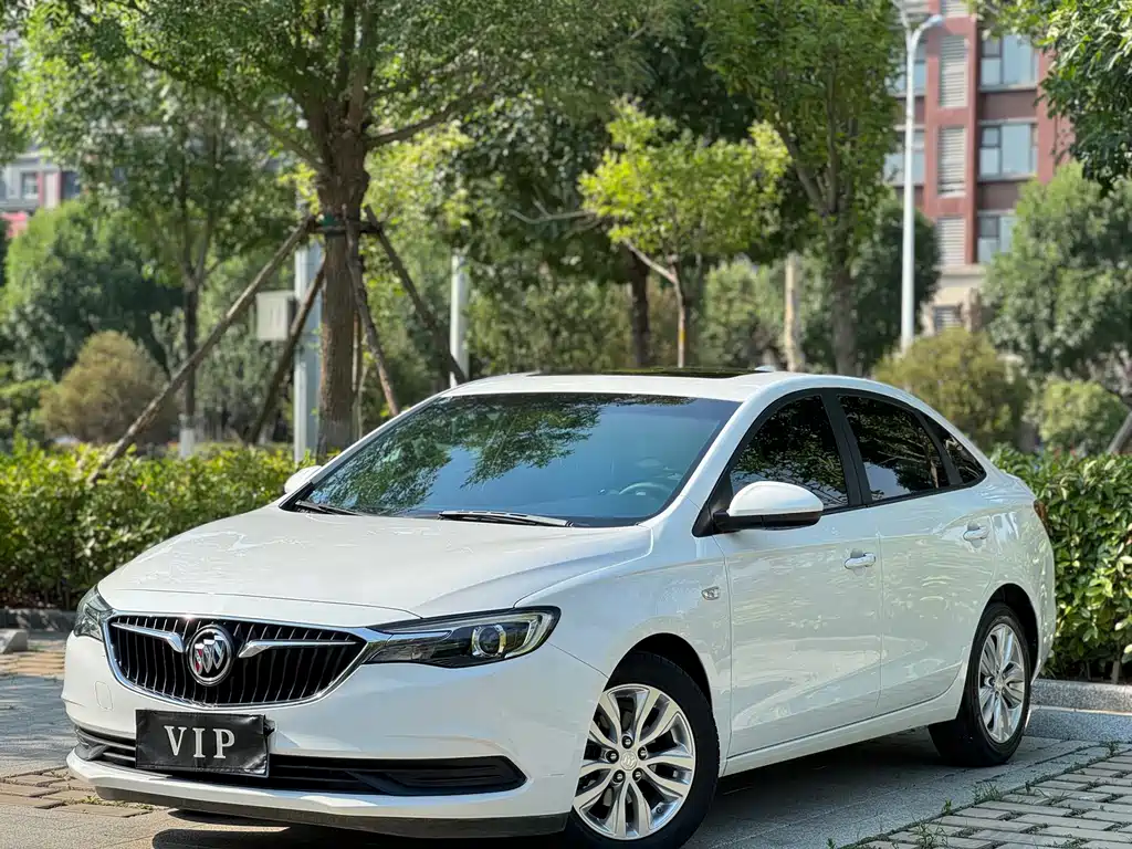 Buick Excelle 2018 — фото 1