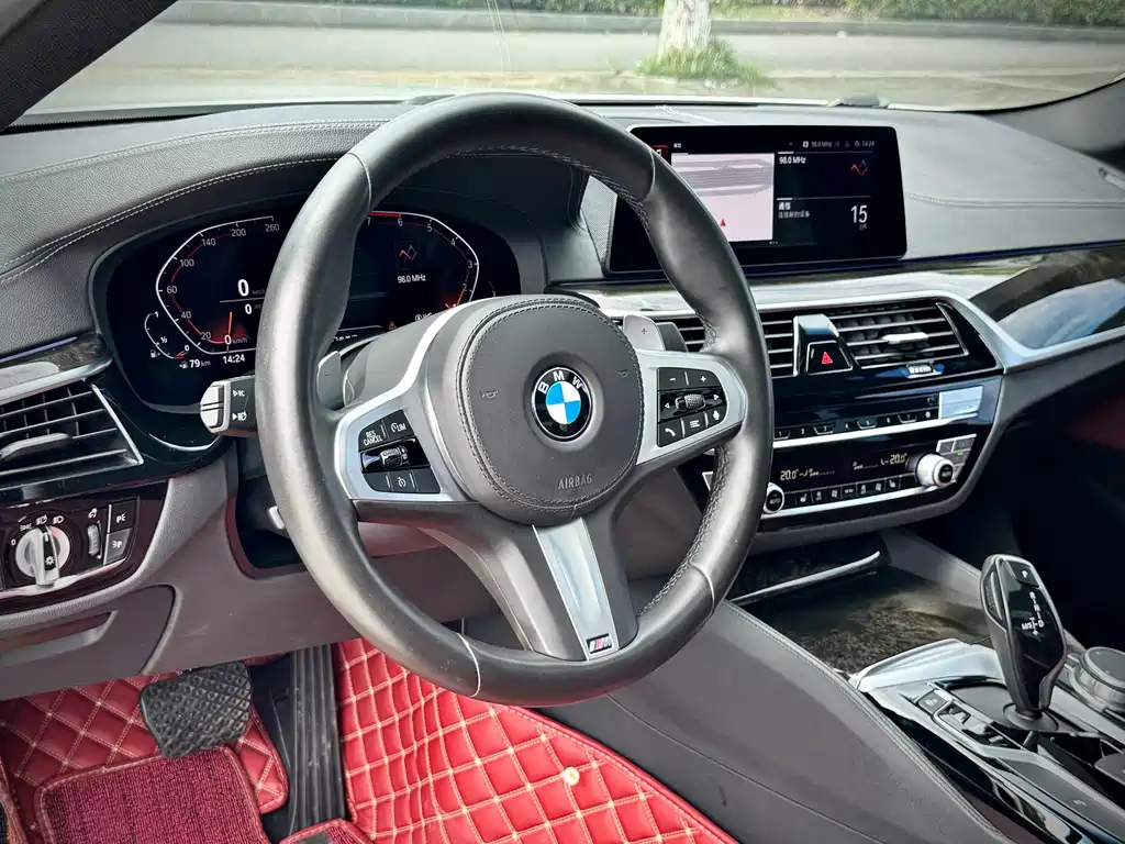 BMW 5 Series 2020 — фото 13