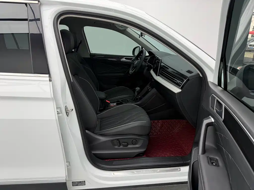 Volkswagen Tiguan L 2023 — фото 11