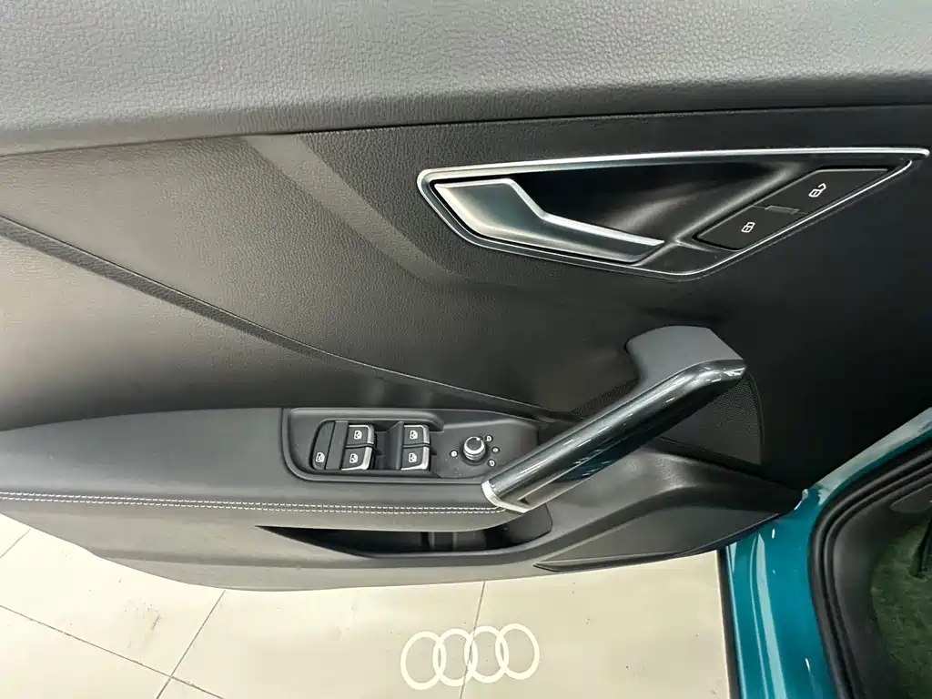 Audi Q2L 2022 — фото 17