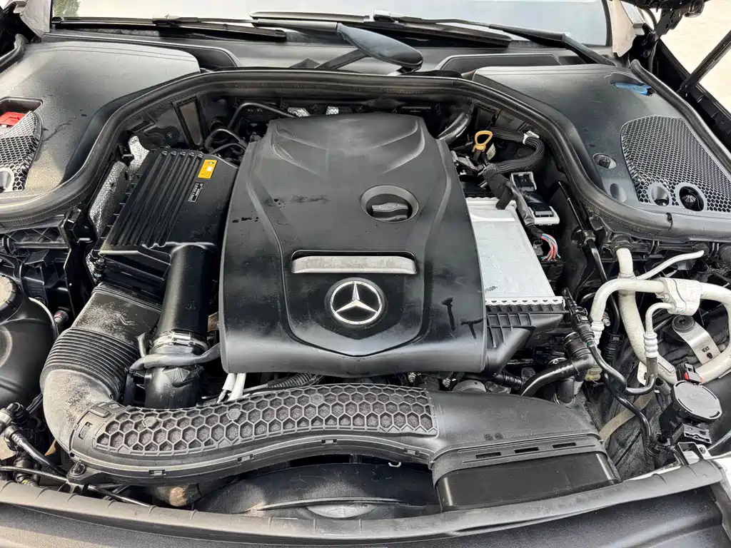 Mercedes-Benz E-Class 2017 — фото 21
