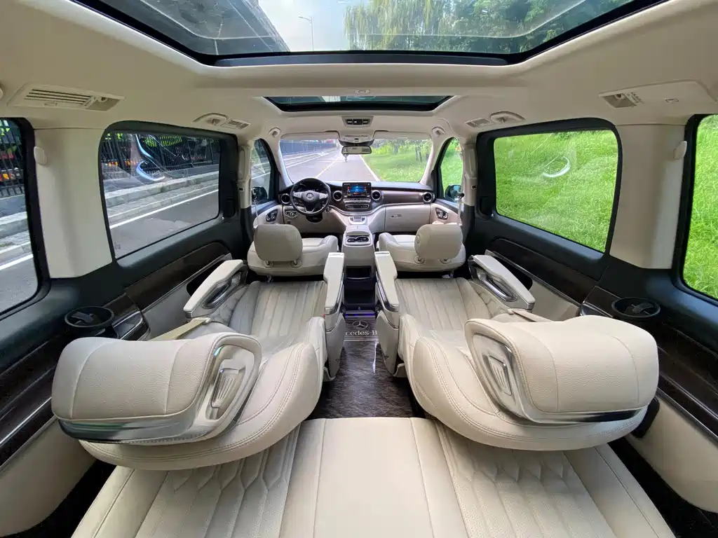 Mercedes-Benz V-Class 2023 — фото 22