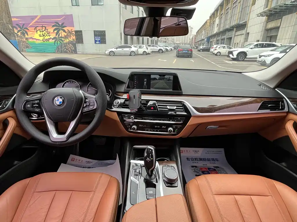 BMW 5 Series 2018 — фото 9
