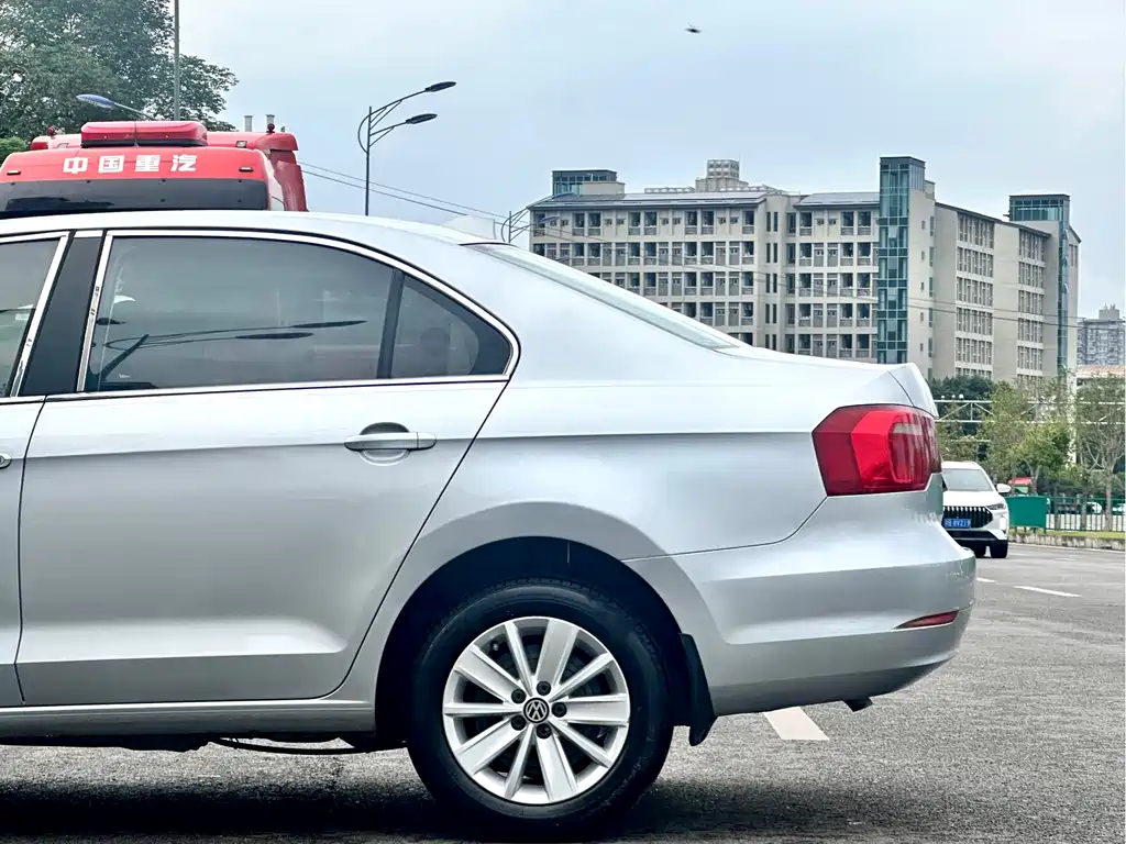 Volkswagen Jetta 2015 — фото 12