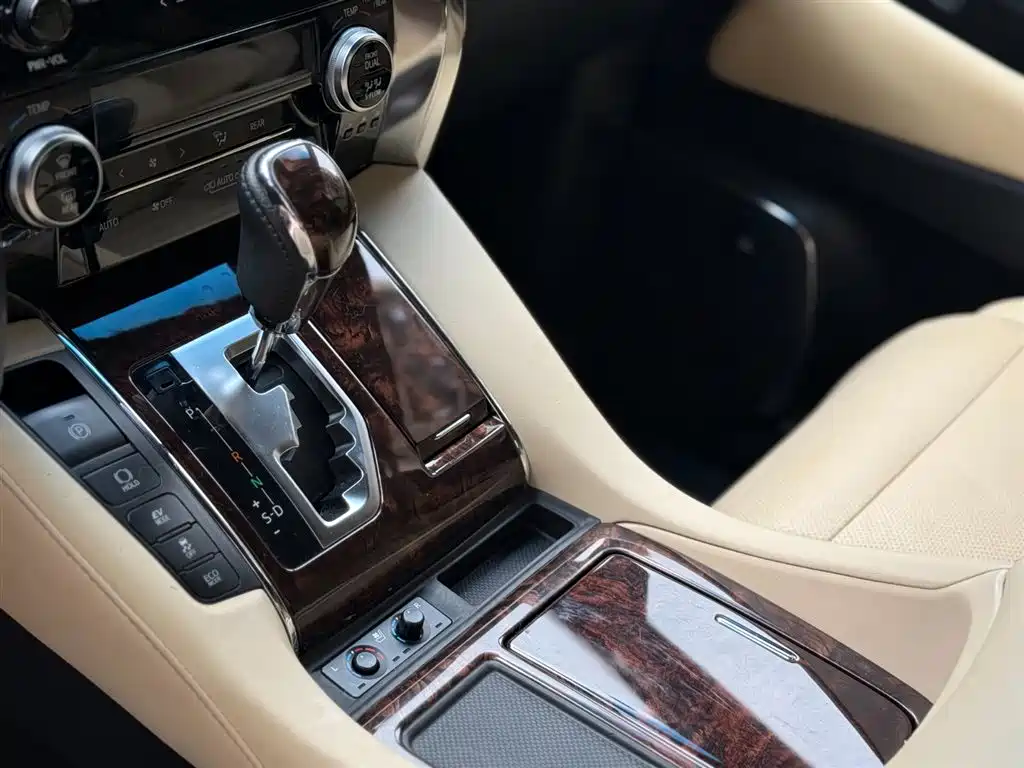Toyota Alphard 2019 — фото 17