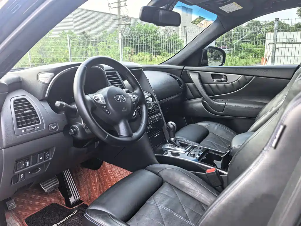 Infiniti QX70 2016 — фото 14