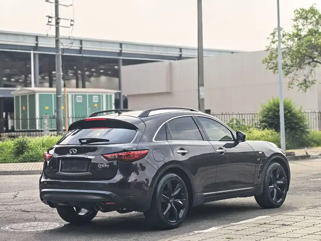 Infiniti QX70 2016
