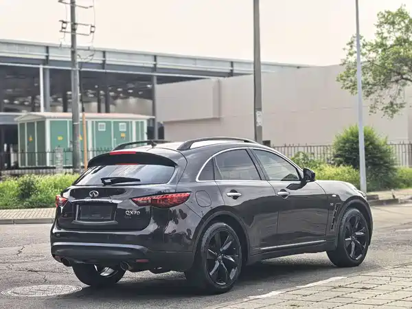 Infiniti QX70 2016