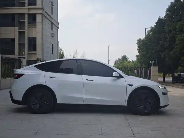Tesla Model Y 2026