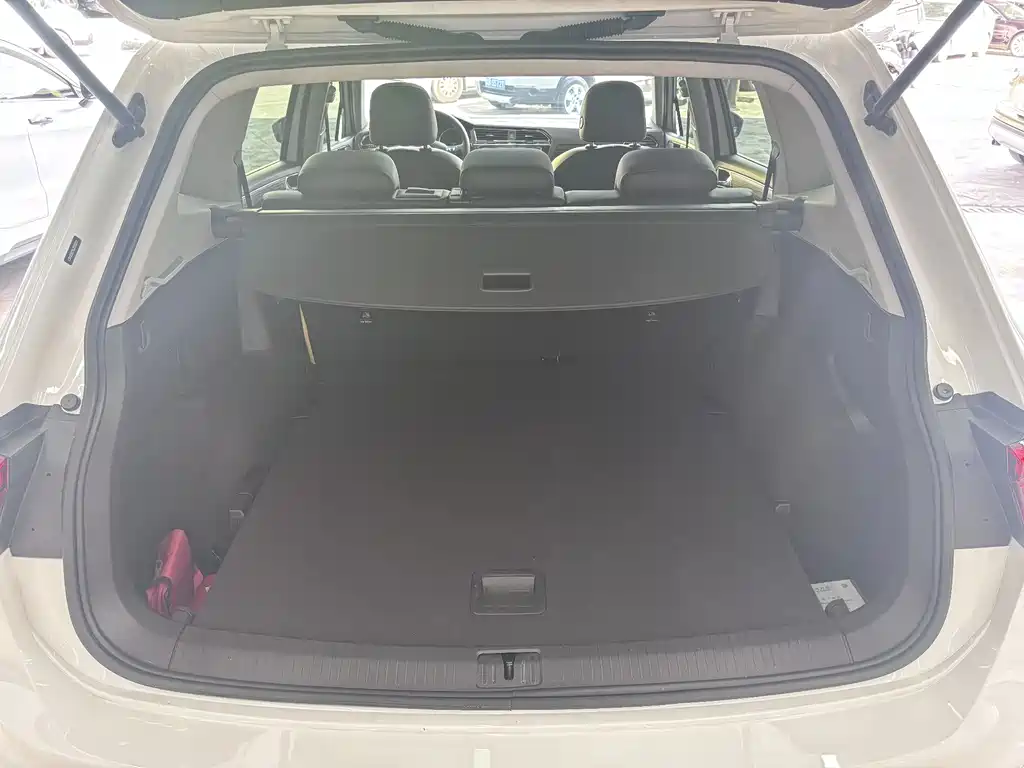 Volkswagen Tiguan L 2018 — фото 18