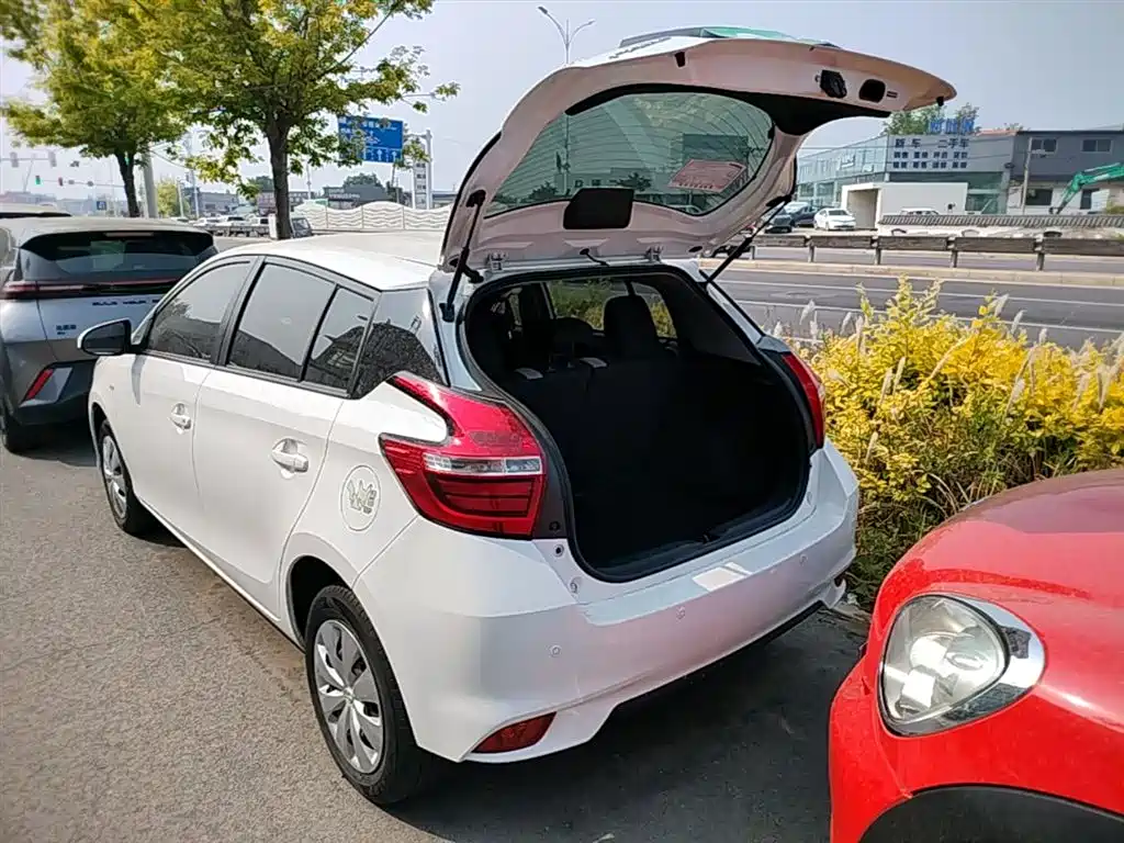 Toyota Yaris L 2020 — фото 19